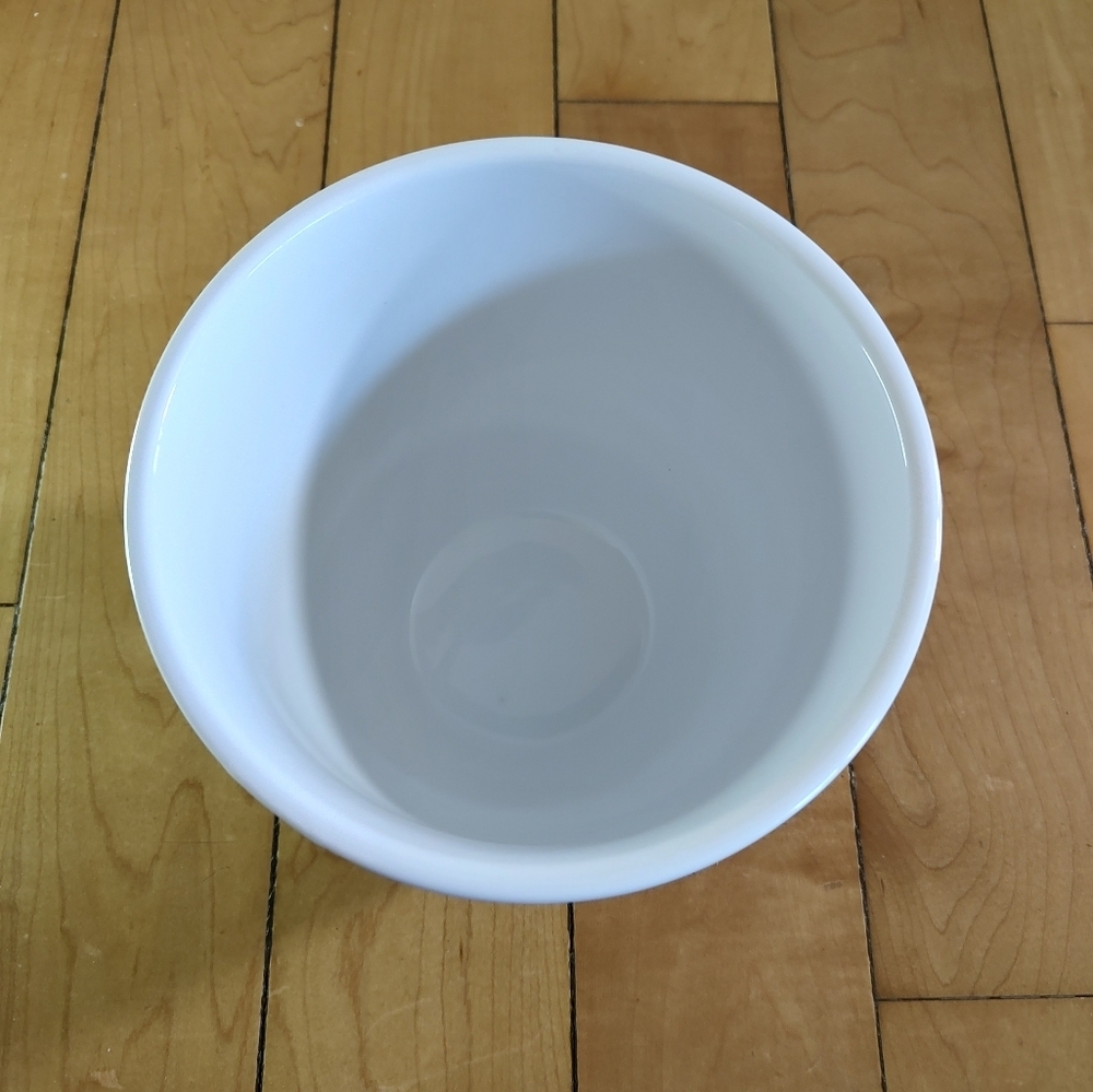Our Table Simply White Ramen Noodles Ceramic Bowl With Partitioned Lid - Picture 4 of 6